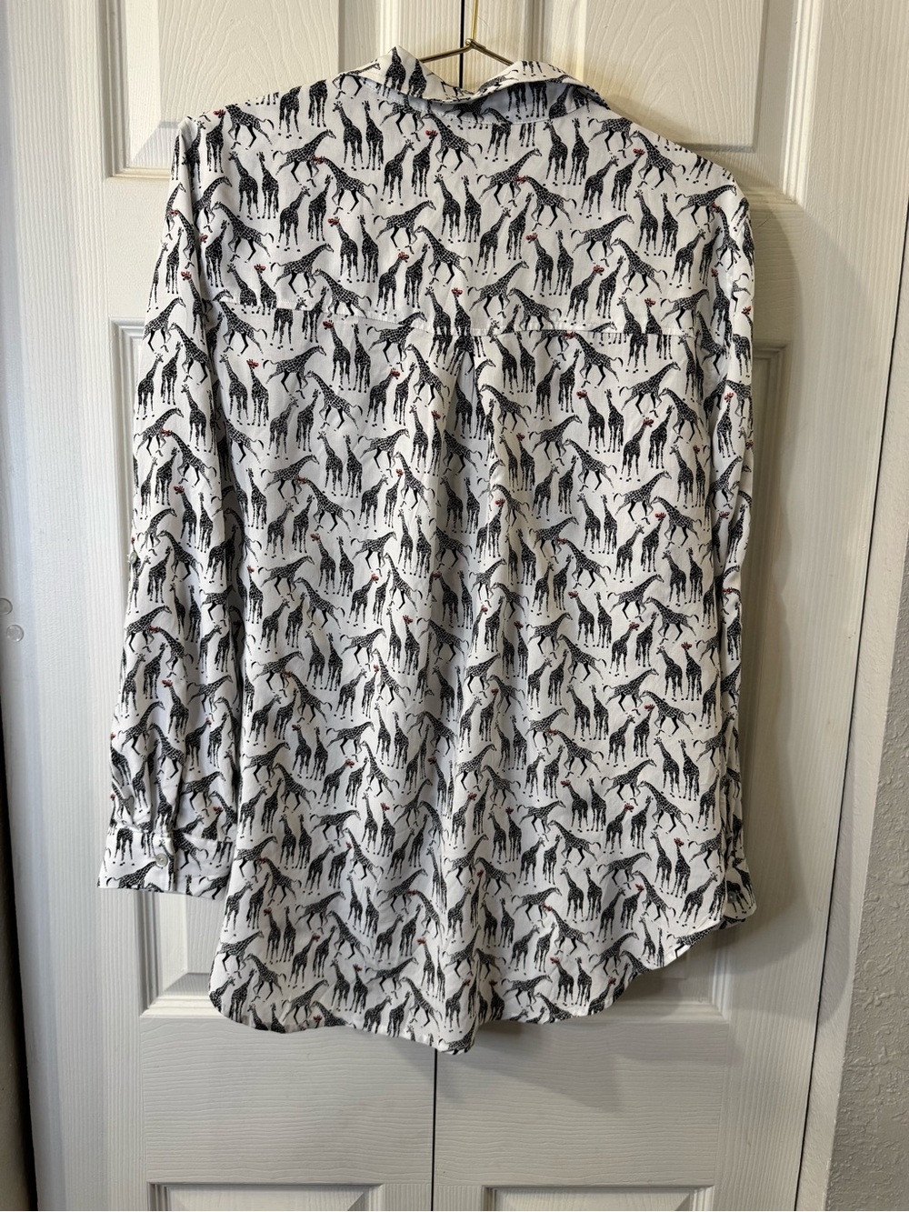 Jane and Delancey Black & White Giraffe Print Shirt with Red Accent - Picture 4 of 6